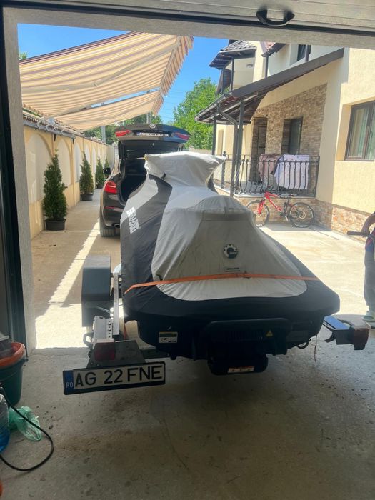 Vand sau schimb Skijet  GTR 215 cu 300