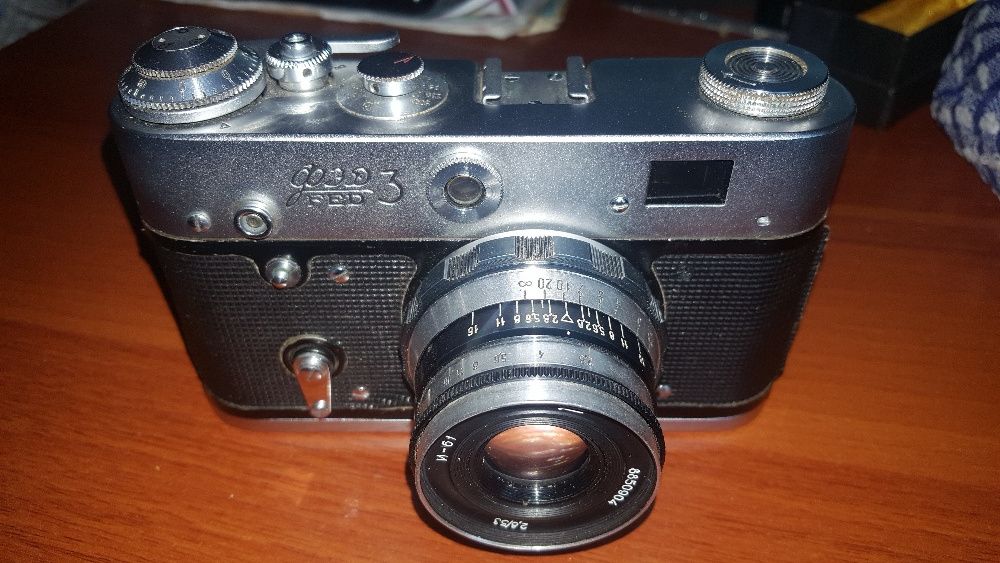 Продам раритетный фотоаппарат сохранность отличная работает на пять