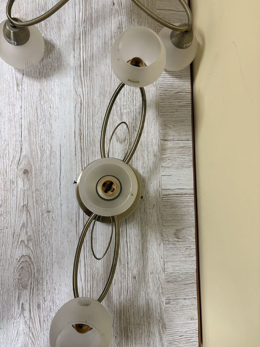 Lustre cu 4 si 3 becuri
