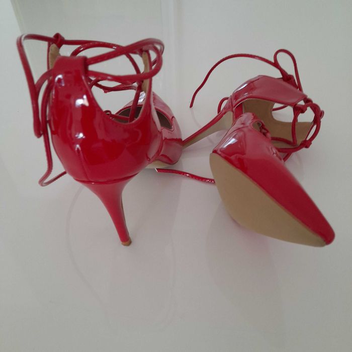 Обувки с висок ток, червени