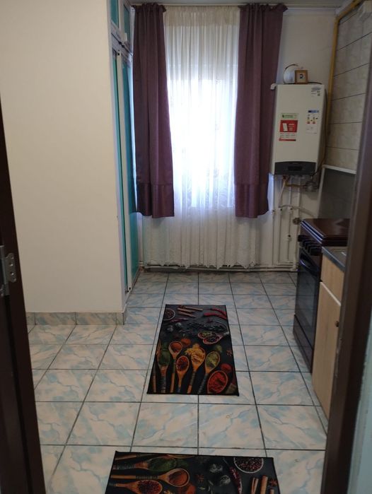 Vând apartament cu 3 camere semi-decomandat în Țăndărei, Ialomița.