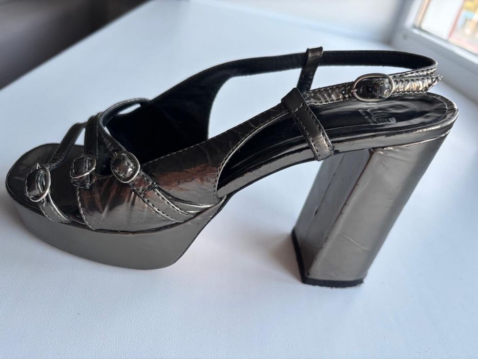 Кожаные босоножки