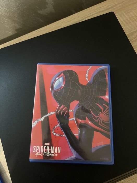 PS 4 pro 1 TB + 5игри.
