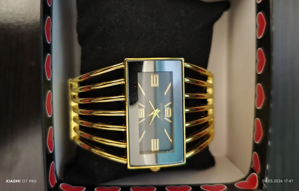 Продам женские часы