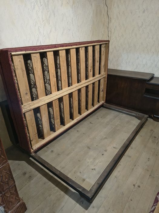 Donatie biblioteca si pat cu dormeza