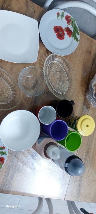 Тарелки, стаканы