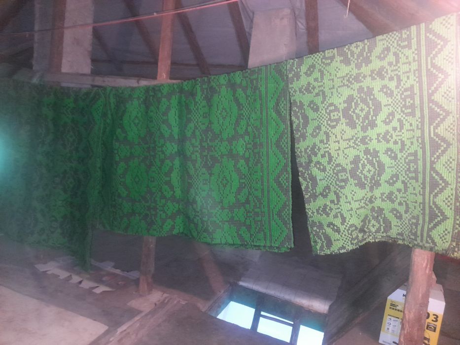 Vînd cergă (țol) țesut din lînă