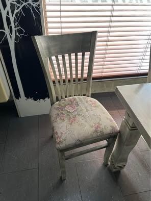 Трапезна маса със столове