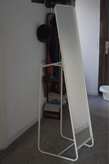 IKEA KNAPPER – Oglindă de podea cu suport pentru haine