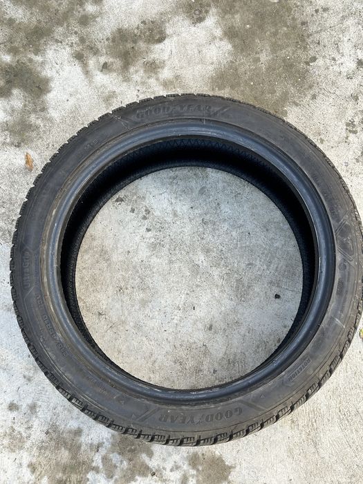 Goodyear Ultragrip Performance З 215/45R18 93V XL FR