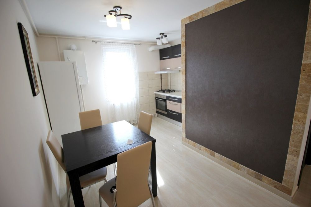 Propietar , inchiriez ap 2 camere confort 1 renovat in Tudor str Prieteniei