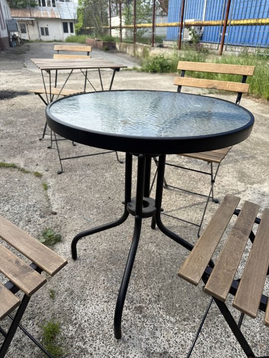 Set mobilier terasă IKEA – 2 mese, 6 scaune pliabile + masă rotundă din sticlă