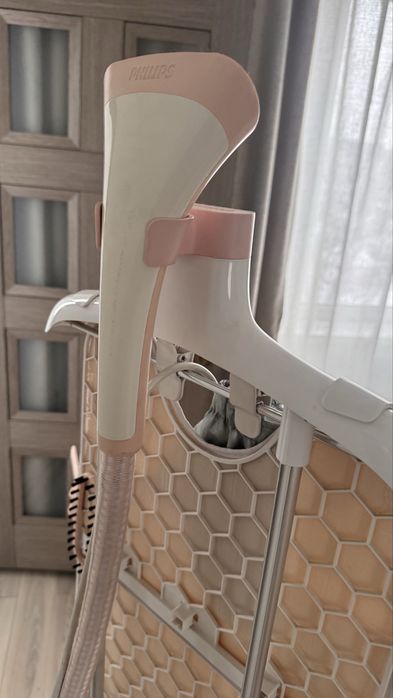 Паровой утюг с вешалкой