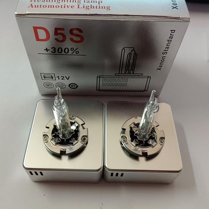 Штатный ксенон D5S с годовой гарантией.
