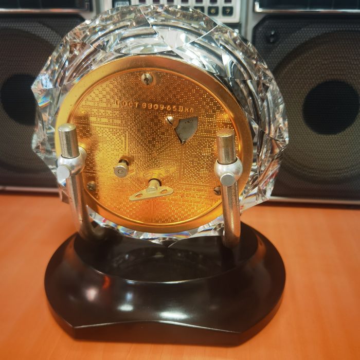 Ретро настолен часовник "Маяк" (СССР, 60-те/70-те)
