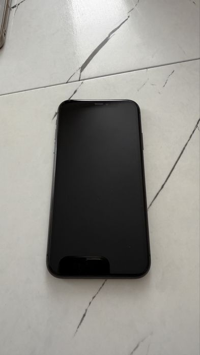 IPhone 11 smartphone, емкость 71%
