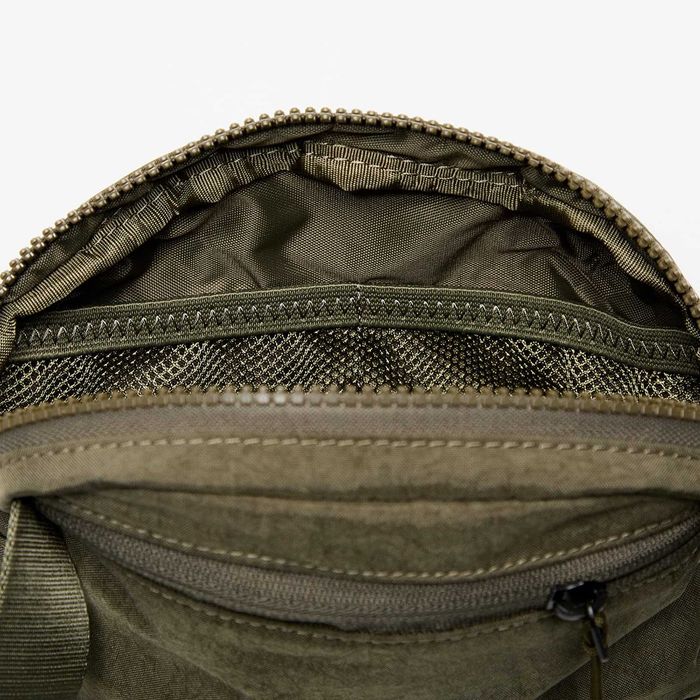НОВА оригинална мъжка / унисекс маслено зелена чанта / crossbody bag / чантичка за кръста "банан" NIKE / Найк от САЩ