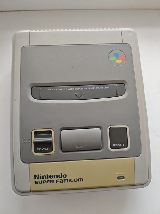 Консоль Super Famicom