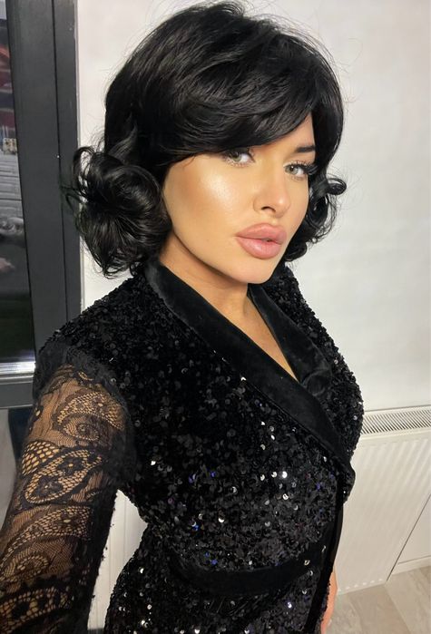 Peruca  scurta ondulata bruneta eleganta