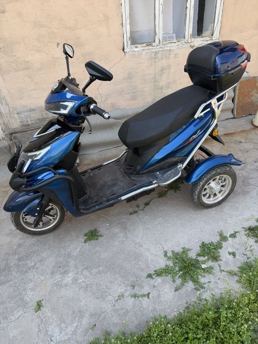 сукутер  сотилади 3та балонли зарядкали 70км йуради бита заряд билан !