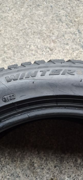 4 anvelope iarna runflat Pirelli 225/50/18,dot 2022.Pretul este pe bucata.