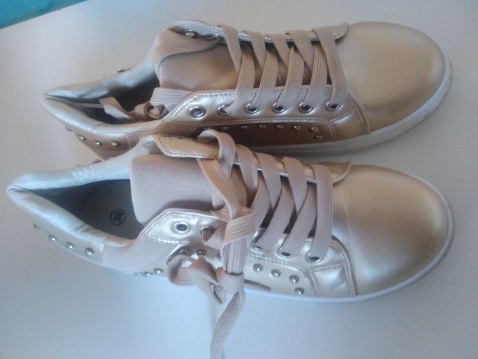 Дамски нови обувки