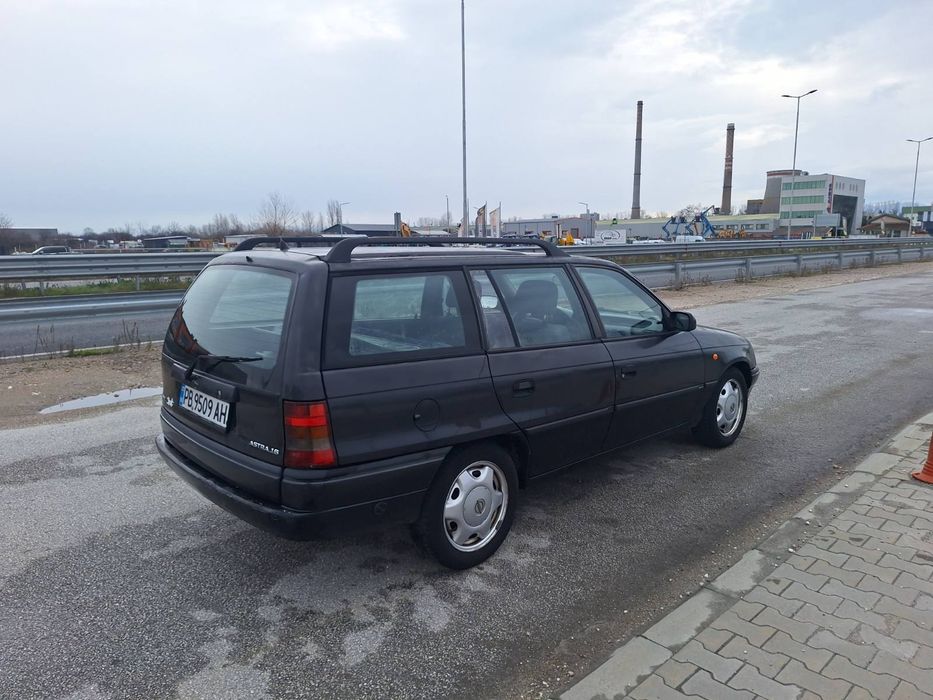 Продавам opel astra 1995 година