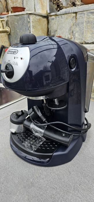 Кафе машина Delongi страхотно синьо