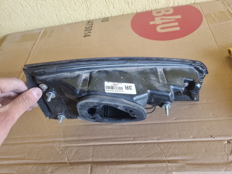 Toyota Corolla sedan dreapta 2019 in sus
