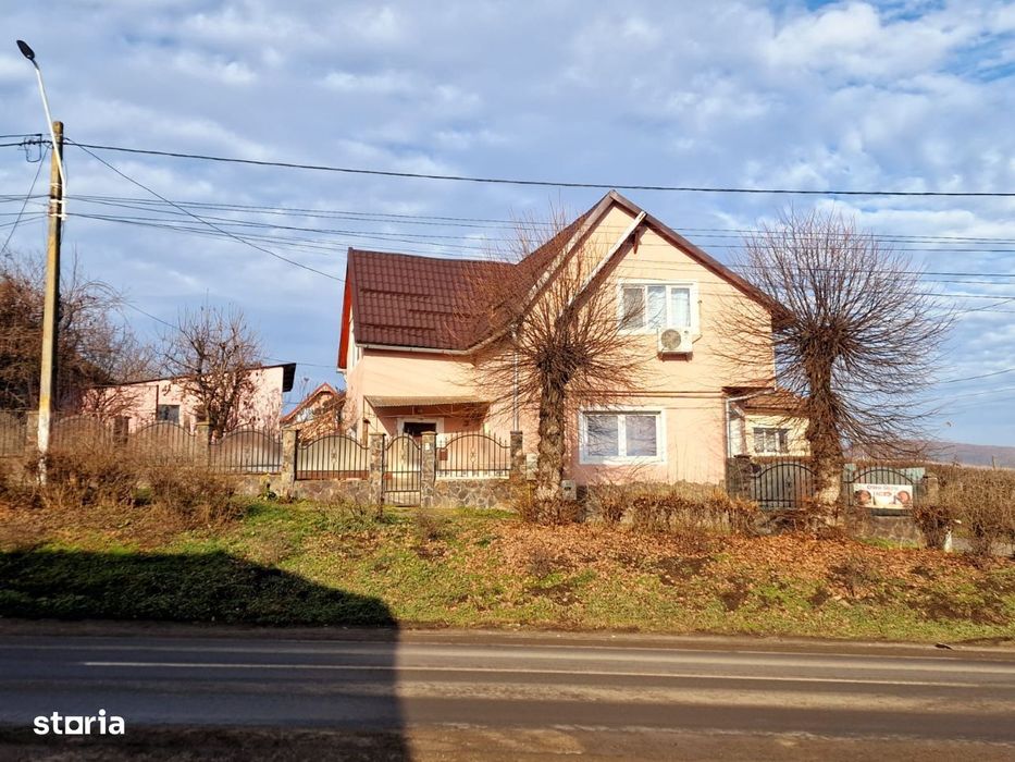 Casa in Sancrai singur in curte 2 garaje 771 arii teren la Principala