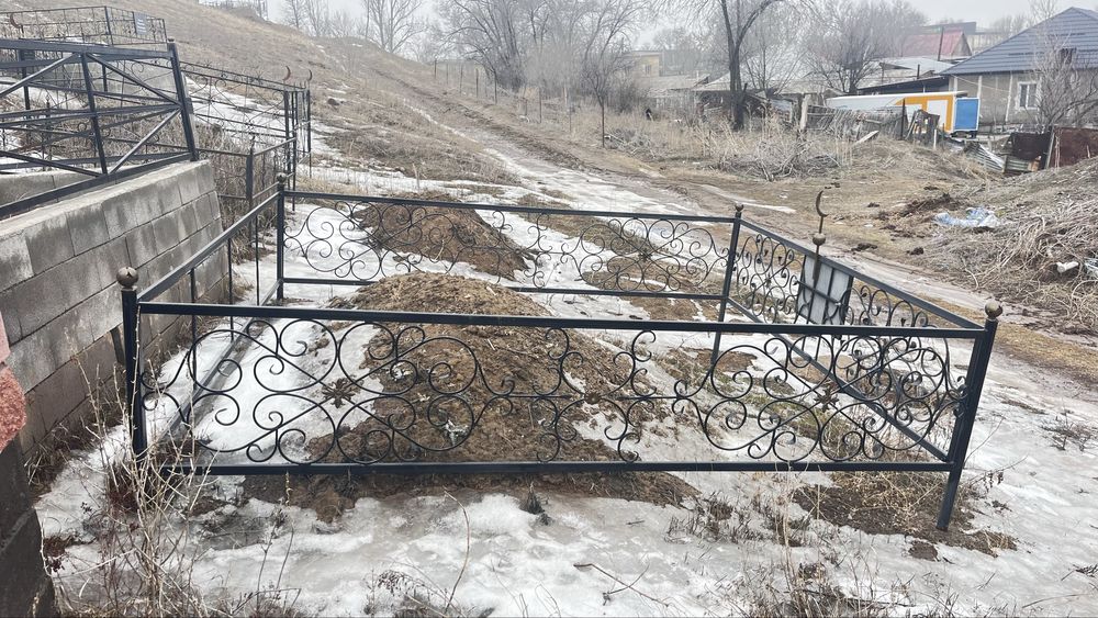 Оградки на кладбище!