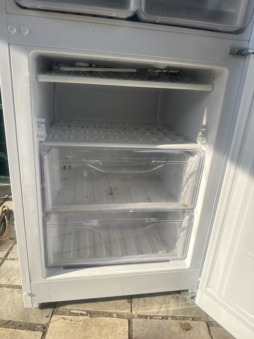 Продам холодильник Indesit