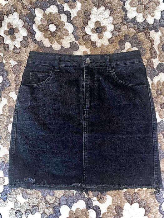 Къса черна дънкова пола