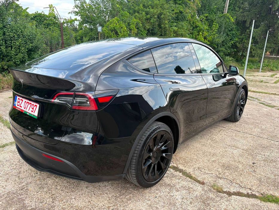 TESLA Model Y 2024 — imagine 5