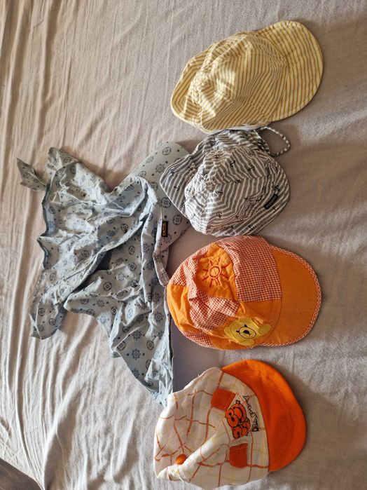 Лот летни шапки за бебе