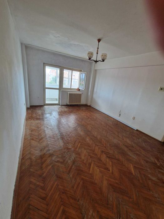 Apartament cu 3 camere de vânzare, în zonă foarte bună din Aiud