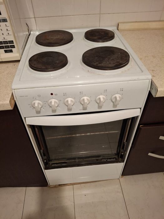 Продам плиту стол со стульями