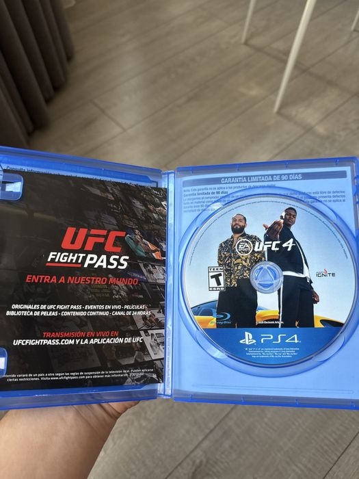 диск на РlayStation UFC 4