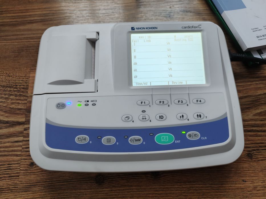 Electrocardiograf Nihon Kohden ECG-2150