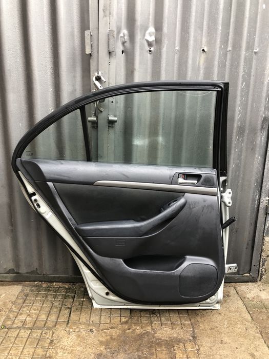 Задна лява врата за Тойота Авенсис Хечбек/Avensis T25 03г-08г