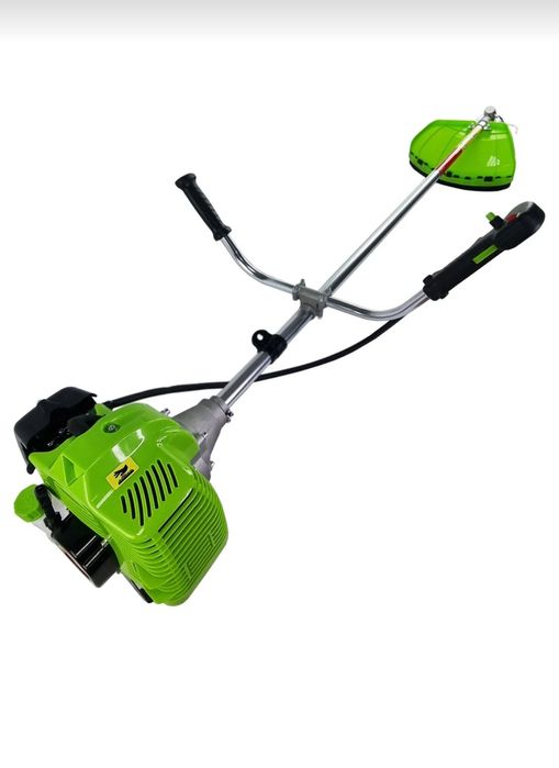 Motocoasa pe umăr pe Benzina Uralmash Campion, 7.5 cp si 12.000 rmp