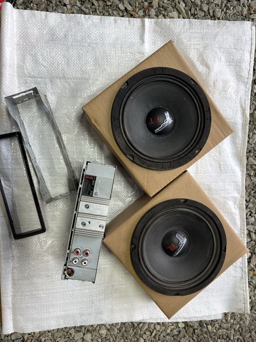 Магнитола JVC и 2 динамика