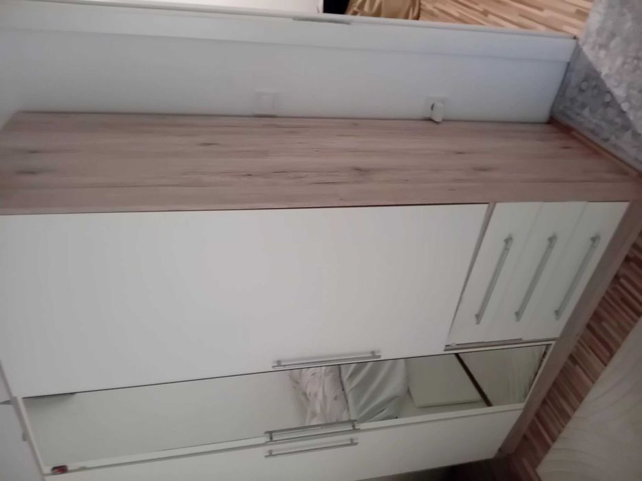 Трикрилен гардероб Ш 146 / В200/ Д60