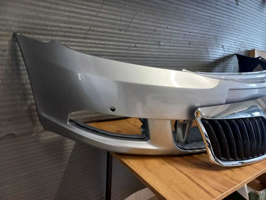 Bara Fata+Grila Radiator Skoda Octavia 2/II FSL 08-13 (LA7W (Gri))