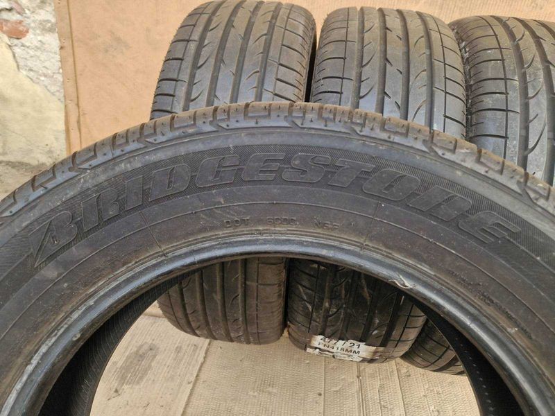 4 Bridgestone R18 235/60
летни гуми
DOT3920