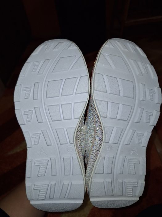 Маратонки с камъчета 38н