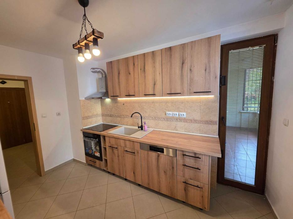 Дава се под наем Четиристаен апартамент в София, Изток - 140 кв.м за 1000 € - Снимка #2