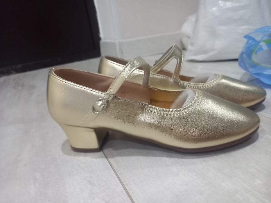 Туфли для девочки для танцев