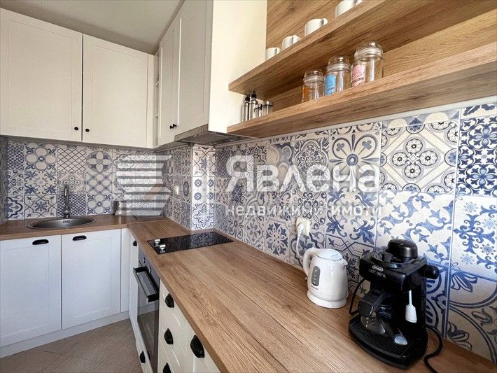 Продава се Къща в Поморие - 400 кв.м за 1200 €/кв.м - Снимка #2