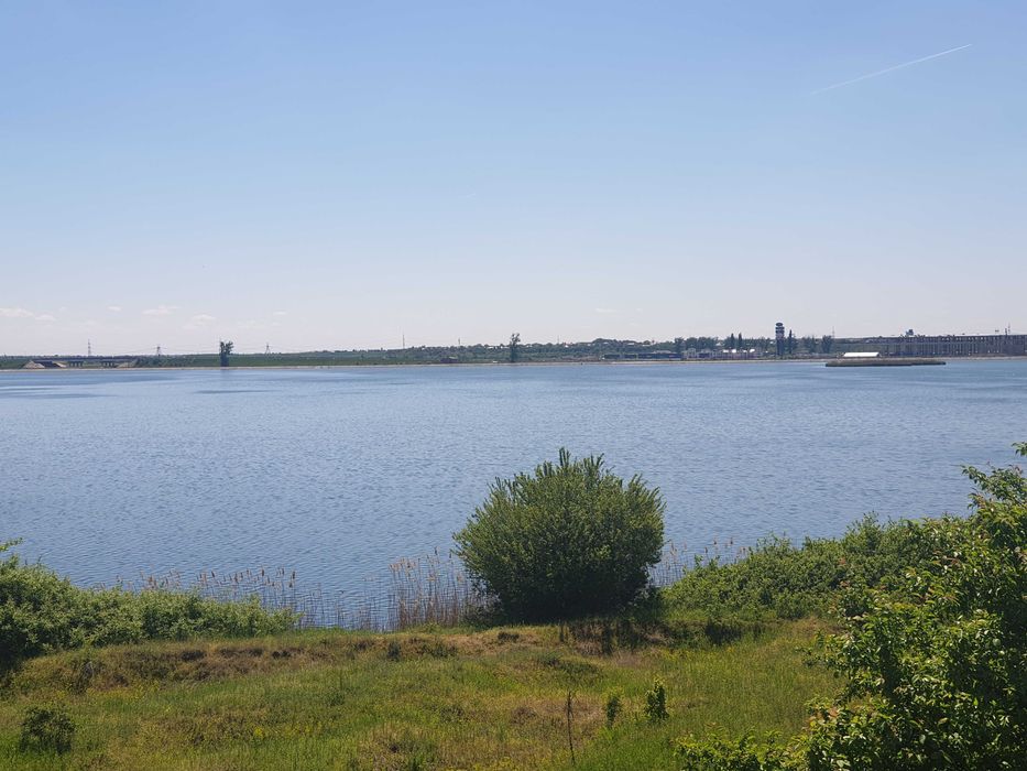 Particular, vand teren cu deschidere la lacul Cernica, langa padure